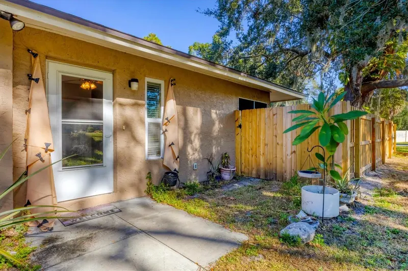 2703 FOREST KNOLL DRIVE #B, SARASOTA