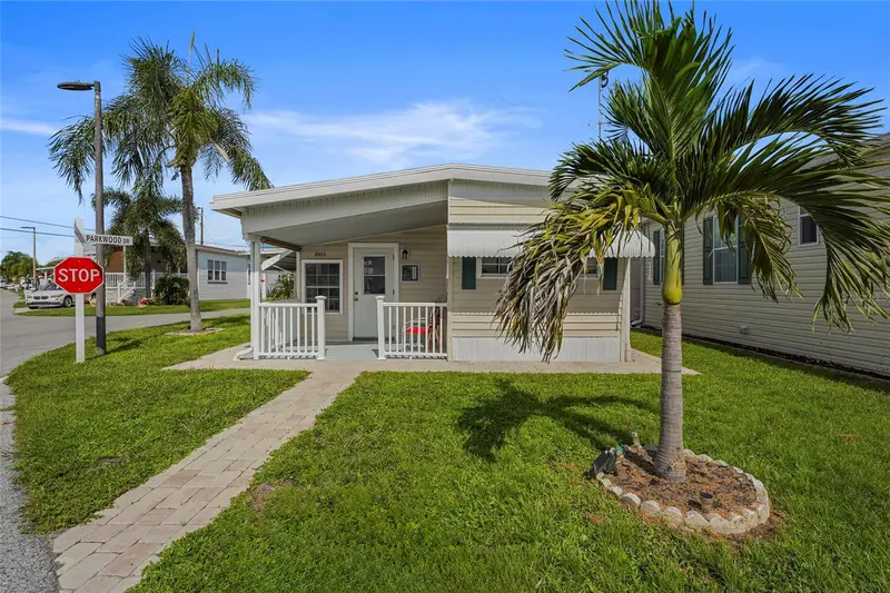 2055 CHAMPION STREET, SARASOTA