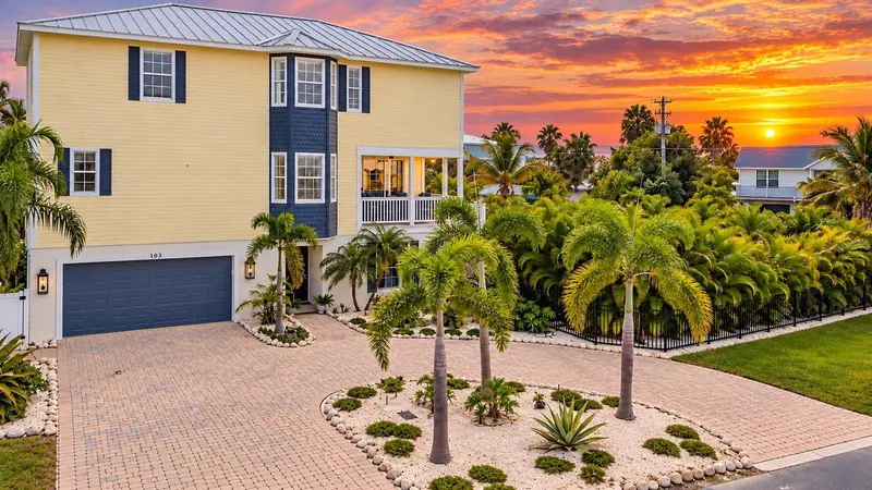 303 58TH STREET, HOLMES BEACH