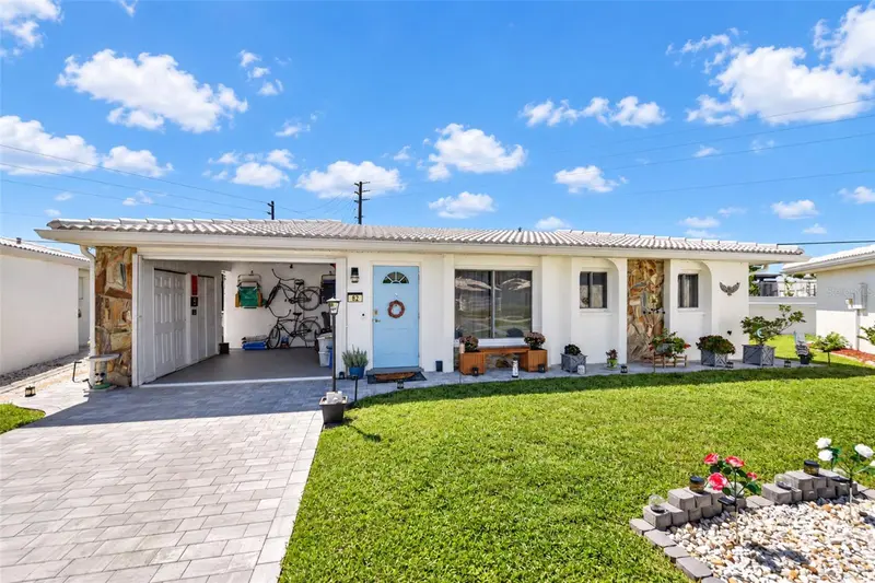 82 CIRCLEWOOD DRIVE #A3-4, VENICE