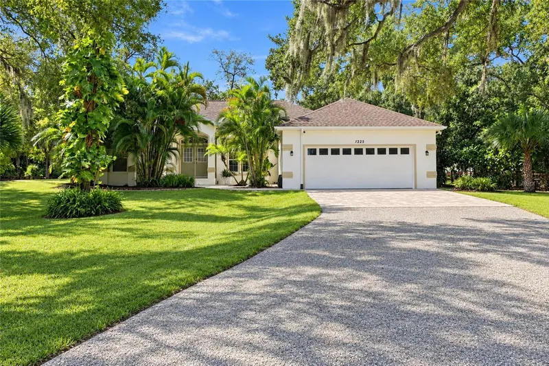 1225 OAK TREE LANE, NOKOMIS