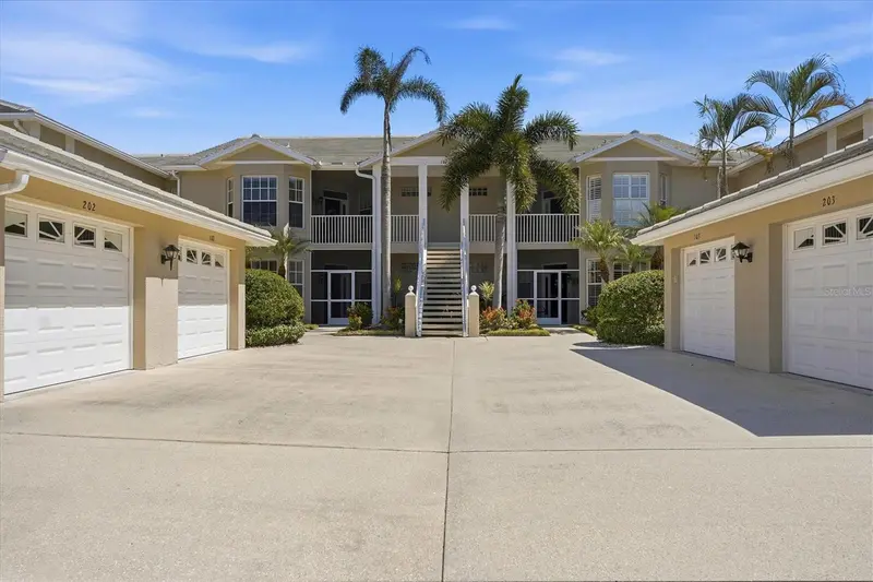 111 WOODBRIDGE DRIVE #204, VENICE