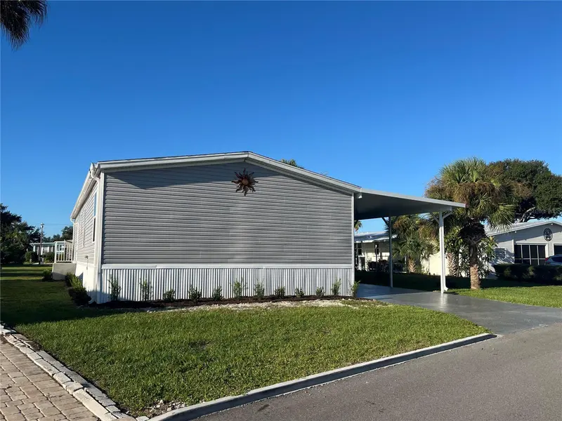 214 COMO DRIVE, VENICE
