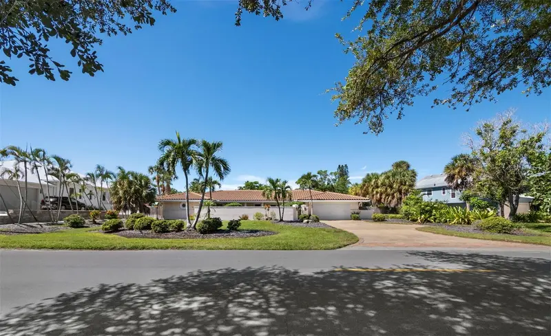 5012 HIGEL AVENUE, SARASOTA, photo 4 of 57