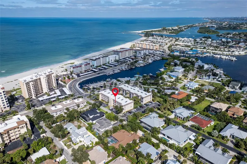 995 LAGUNA DRIVE #305, VENICE