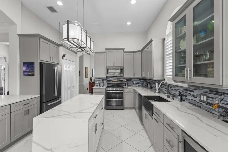 7622 DESERT INN WAY, LAKEWOOD RANCH, photo 3 of 76