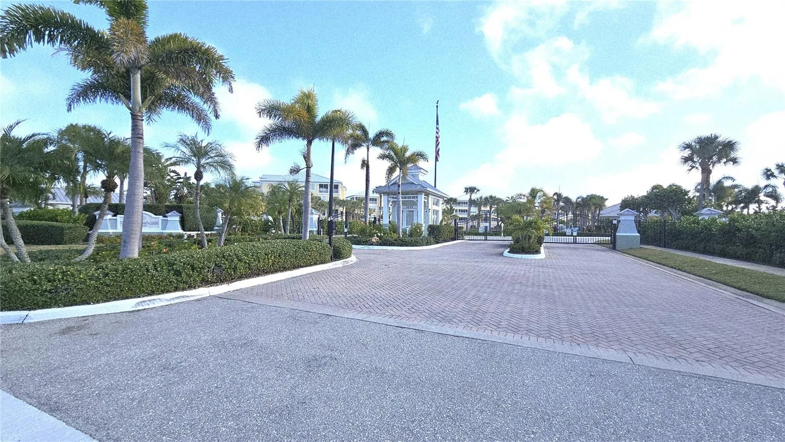 8571 Amberjack Cir #102-HAMMOCKS