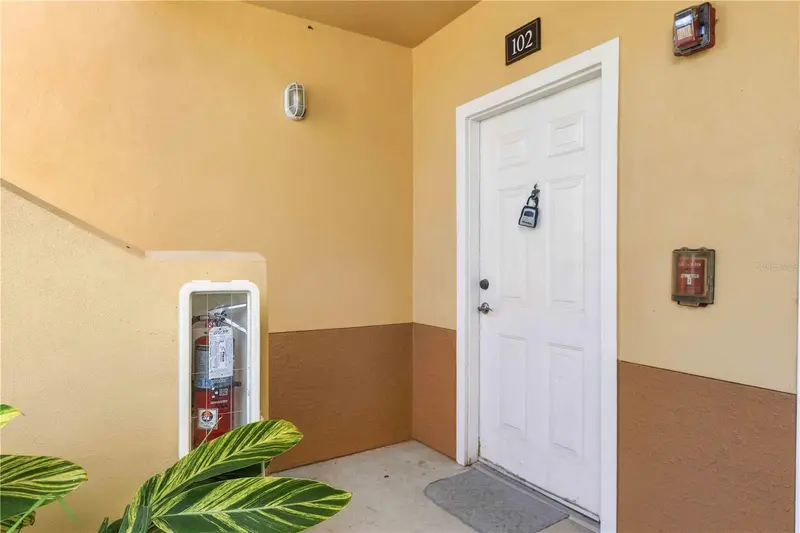 1015 VILLAGIO CIRCLE #102, SARASOTA, photo 3 of 32