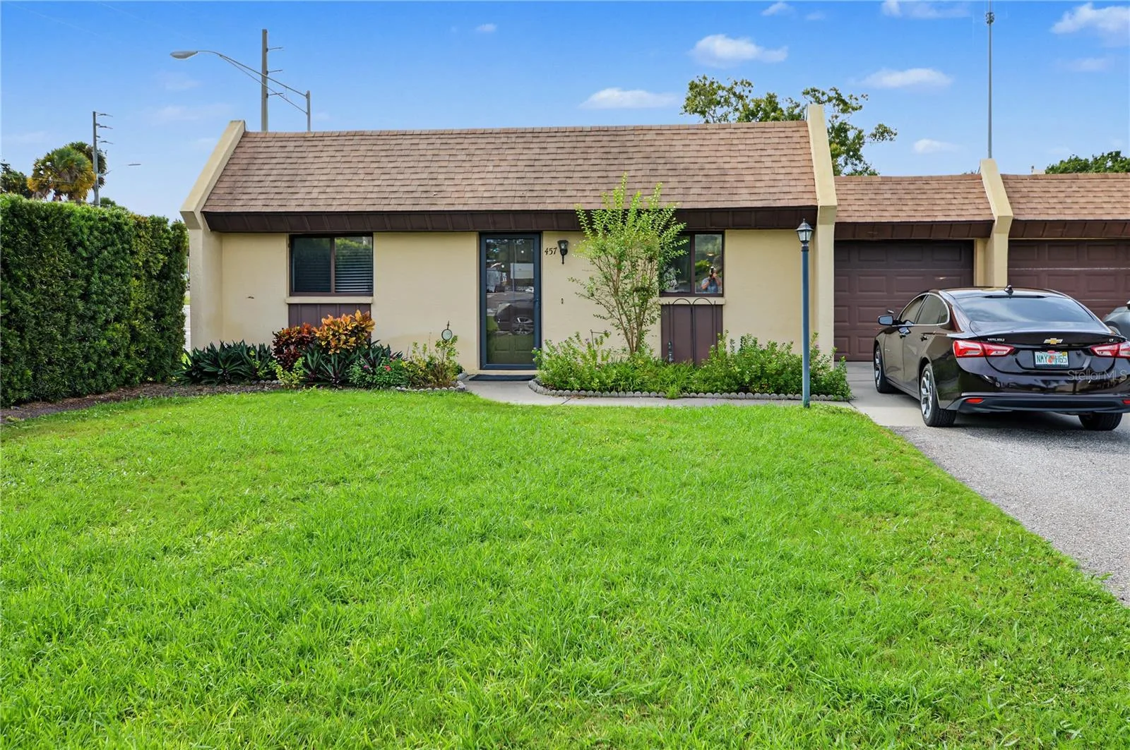 Villa w/ Garage
