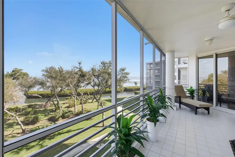2550 HARBOURSIDE DRIVE #333, LONGBOAT KEY