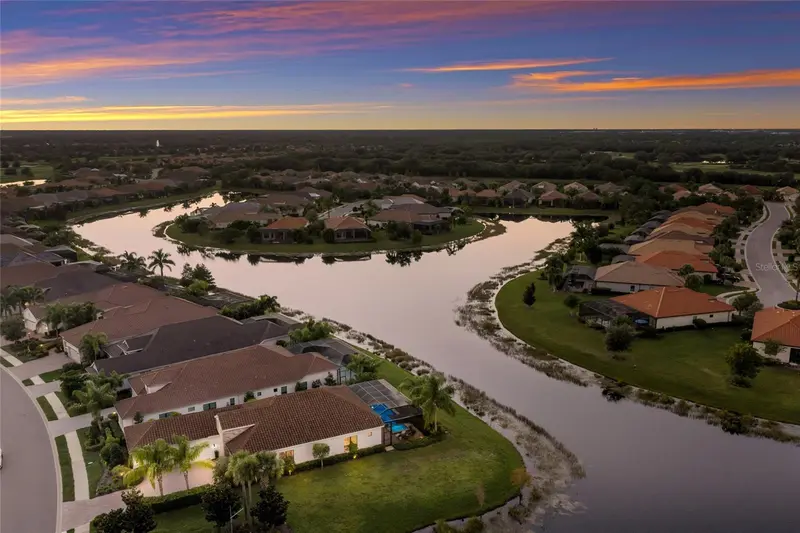 15721 CASTLE PARK TERRACE, LAKEWOOD RANCH, photo 4 of 100