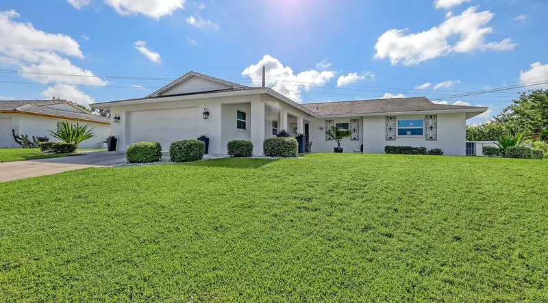 6717 ROXBURY DRIVE, SARASOTA