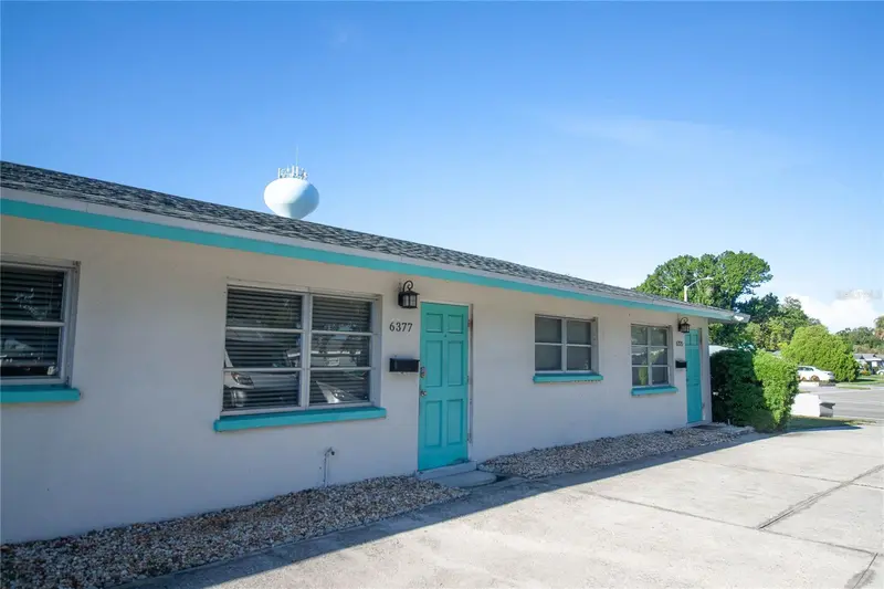 6377 GATEWAY AVENUE, SARASOTA