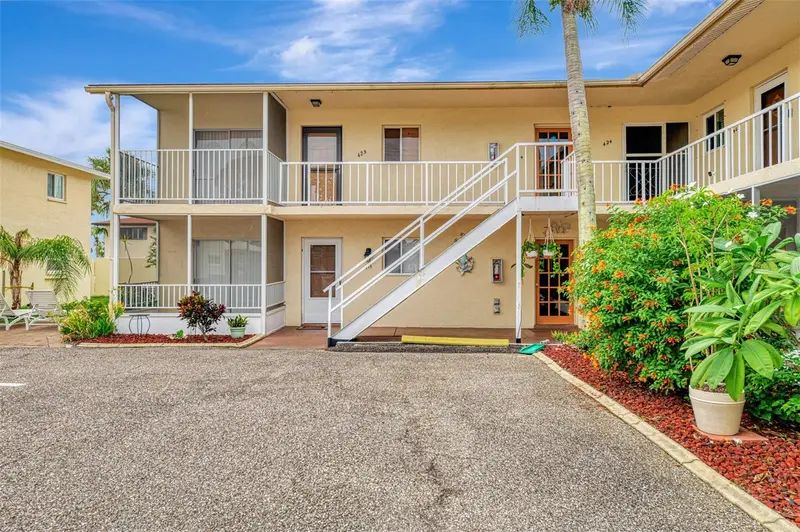360 BASE AVENUE #424, VENICE