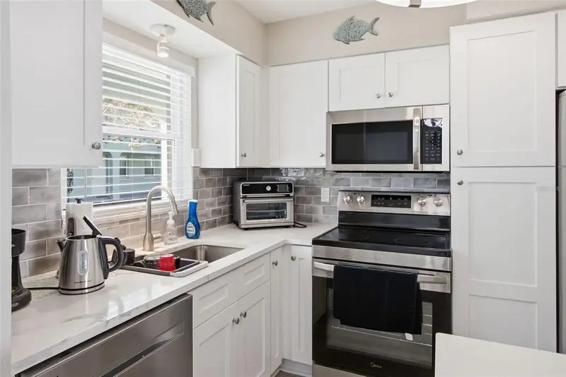 611 GULF DRIVE #A15, BRADENTON BEACH, photo 5 of 38