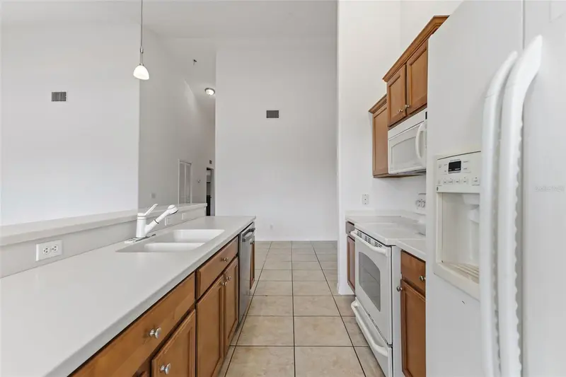 1003 FAIRWAYCOVE LANE #207, BRADENTON, photo 2 of 45