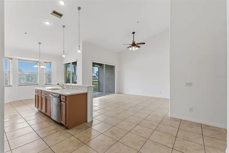1003 FAIRWAYCOVE LANE #207, BRADENTON, photo 4 of 45