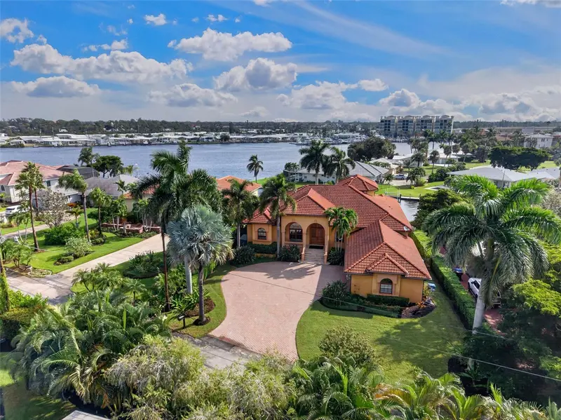 316 BAY DRIVE, VENICE