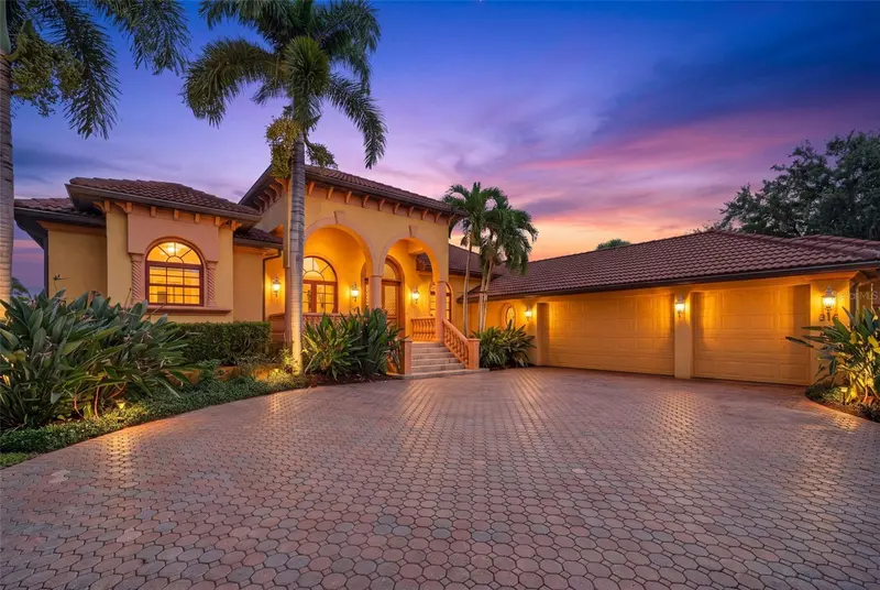 316 BAY DRIVE, VENICE, photo 3 of 100