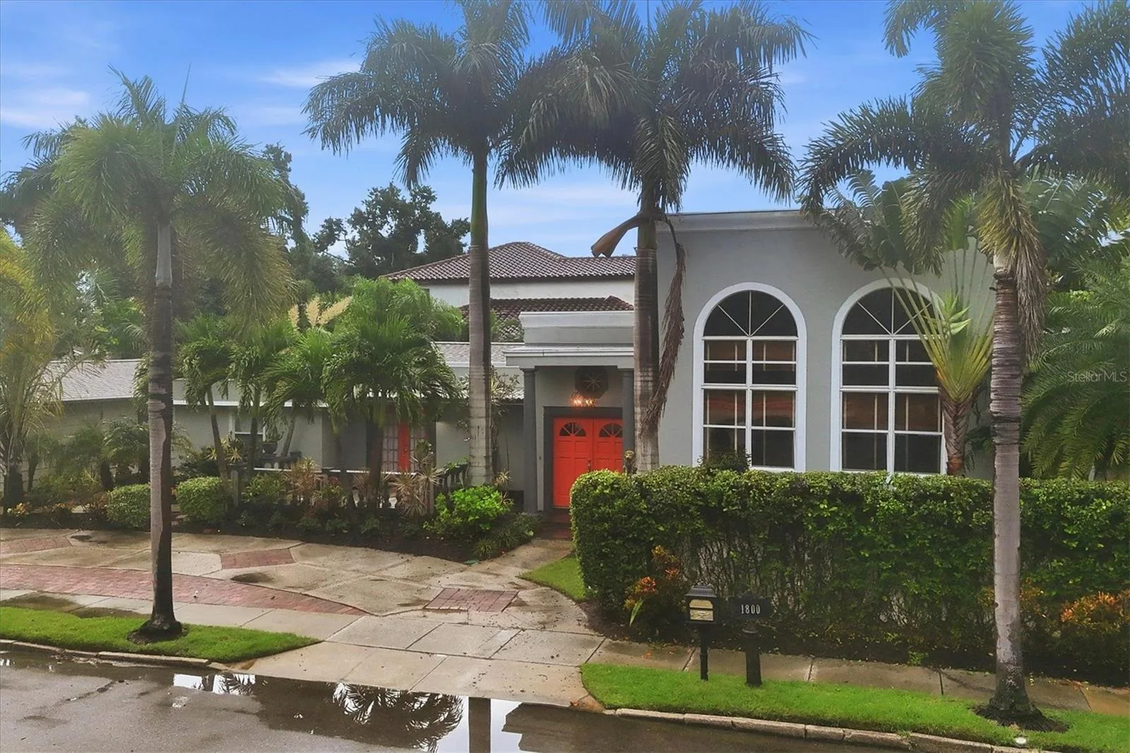 1800 Alta Vista St