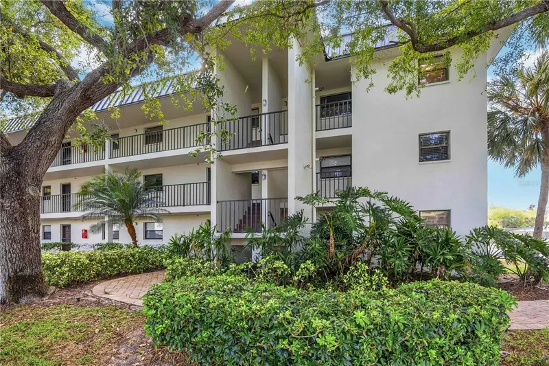 104 CAPRI ISLES BOULEVARD #301, VENICE, photo 2 of 28