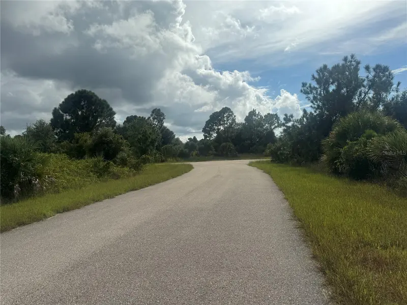 HILL ROAD, NORTH PORT, photo 3 of 7