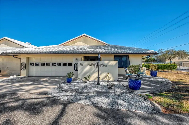 32 PEBBLE ROCK DRIVE, VENICE, photo 2 of 47