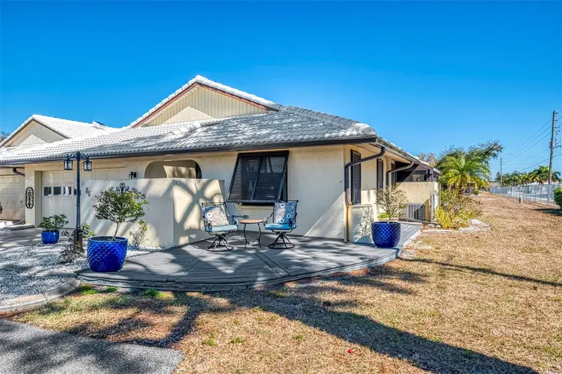 32 PEBBLE ROCK DRIVE, VENICE, photo 4 of 47