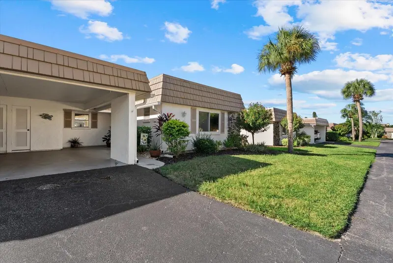 2320 AQUABLUFF PLACE #V274, SARASOTA, photo 2 of 21