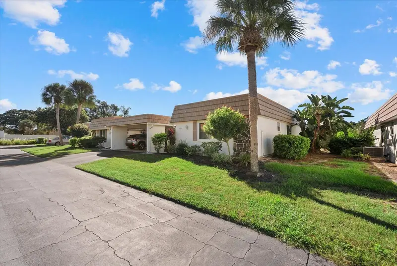 2320 AQUABLUFF PLACE #V274, SARASOTA, photo 3 of 21