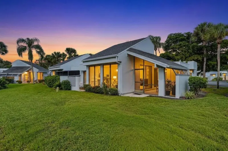 2319 LAKESIDE MEWS #B3, SARASOTA