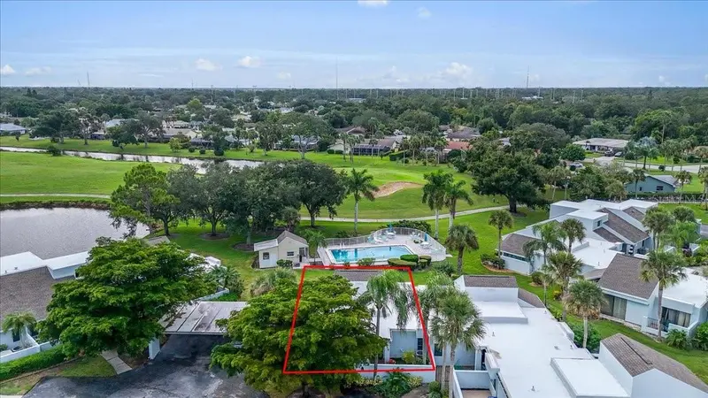 2319 LAKESIDE MEWS #B3, SARASOTA, photo 2 of 50