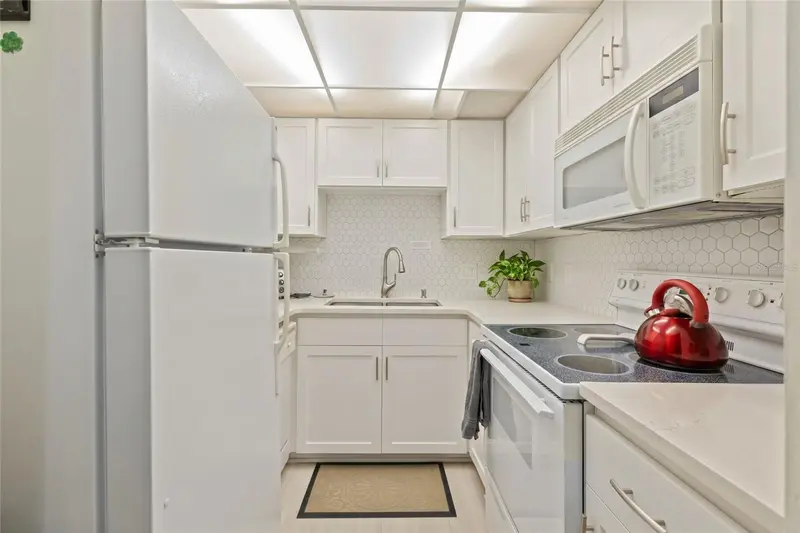 244 SAINT AUGUSTINE AVENUE #104, VENICE, photo 5 of 24