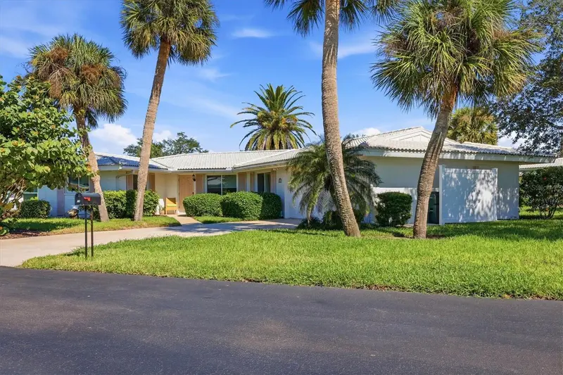 19 OAKWOOD DRIVE, ENGLEWOOD