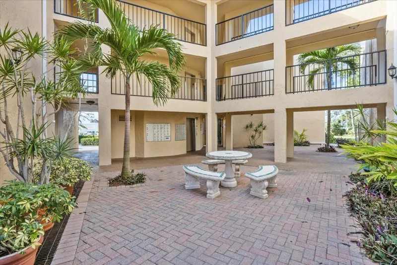 612 BIRD BAY DRIVE #108, VENICE, photo 2 of 40