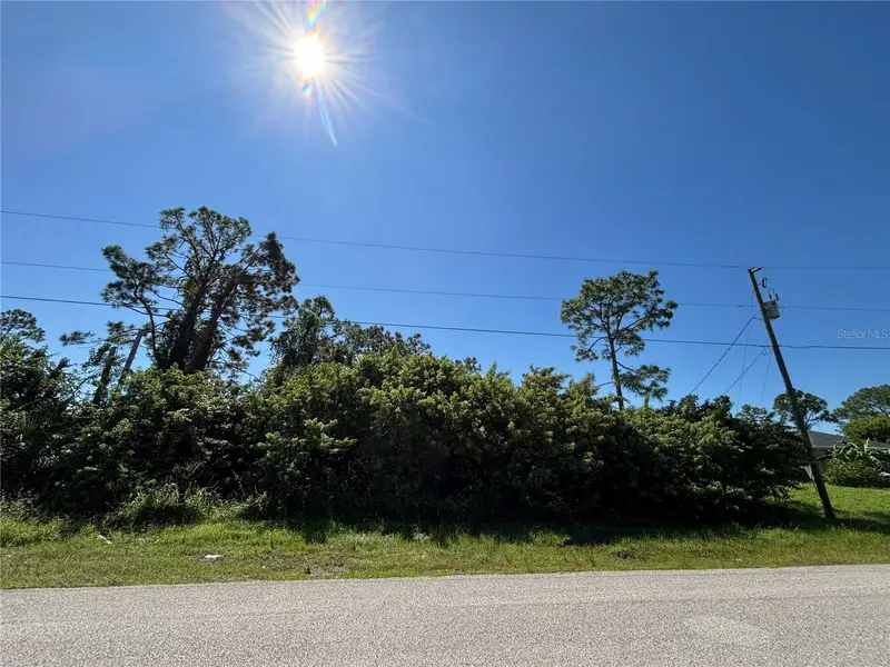 WENONA DRIVE, NORTH PORT, photo 2 of 7