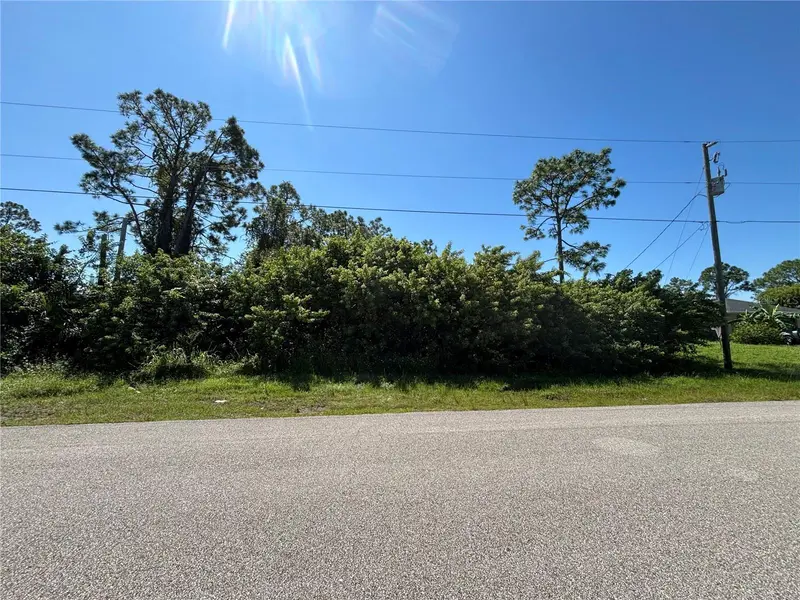 WENONA DRIVE, NORTH PORT, photo 3 of 7