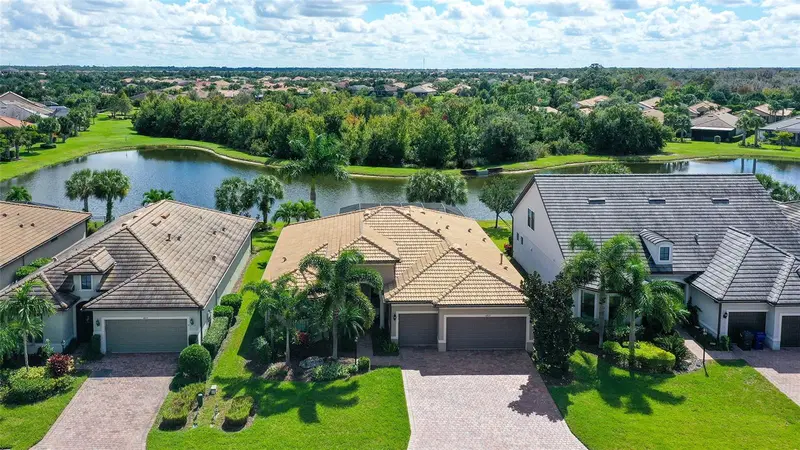 6827 GOSPORT COVE, BRADENTON