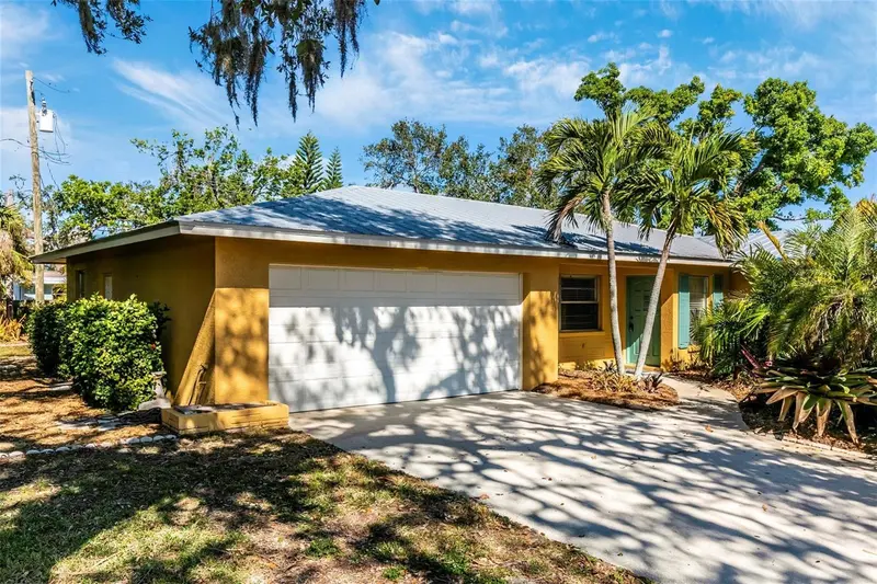 3039 CHASE CIRCLE, SARASOTA, photo 2 of 56