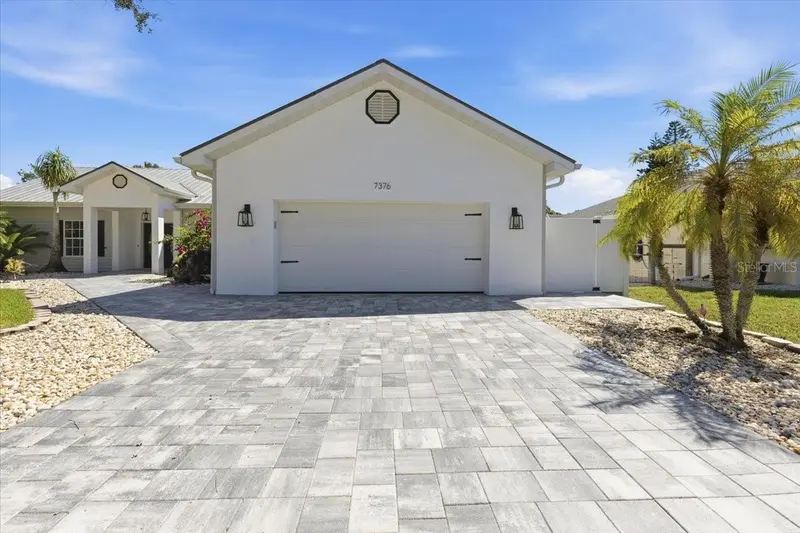 7376 MEMORIAL DRIVE, PORT CHARLOTTE, photo 2 of 63