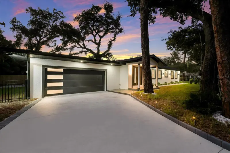 780 INDIAN BEACH CIRCLE, SARASOTA, photo 2 of 43