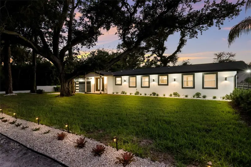 780 INDIAN BEACH CIRCLE, SARASOTA, photo 3 of 43