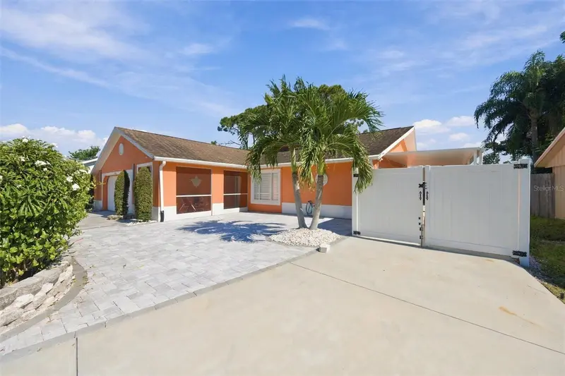 6625 MAUNA LOA BOULEVARD, SARASOTA, photo 2 of 47