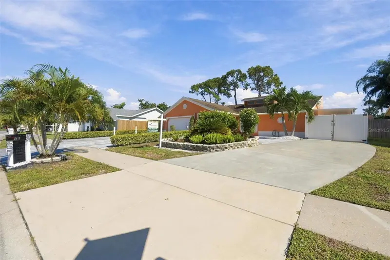 6625 MAUNA LOA BOULEVARD, SARASOTA, photo 5 of 47