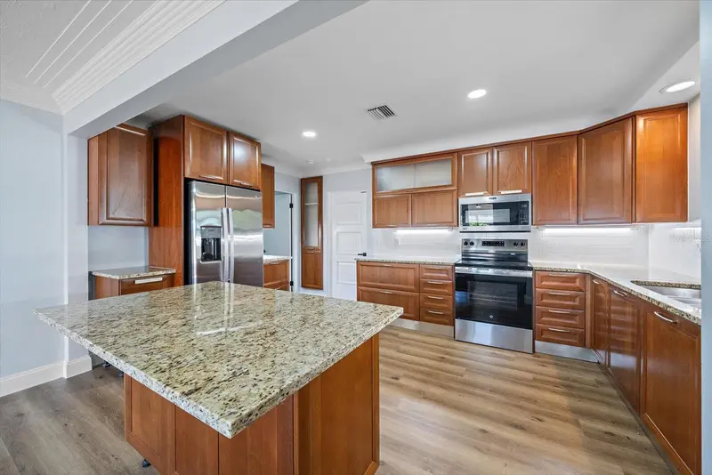 3372 WEBBER STREET, SARASOTA, photo 5 of 38