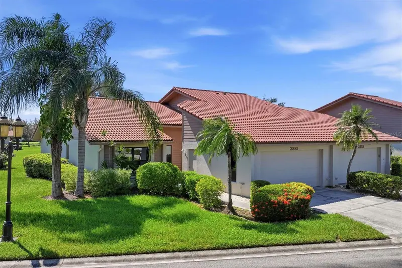 3981 WILSHIRE CIRCLE #195, SARASOTA