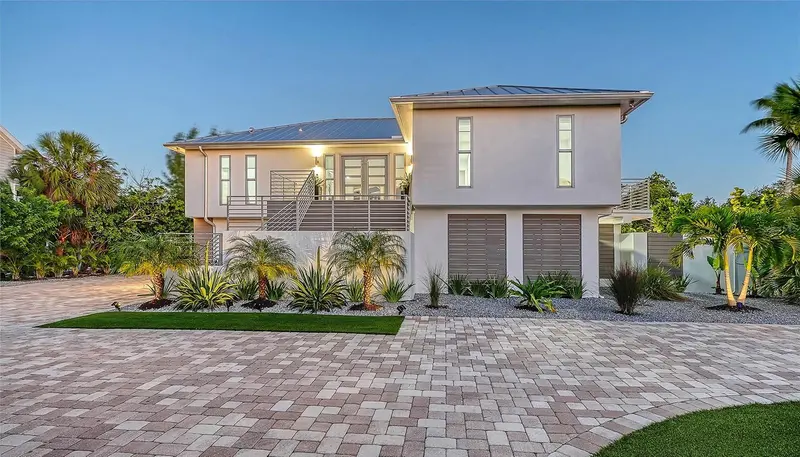 660 PENFIELD STREET, LONGBOAT KEY, photo 2 of 53