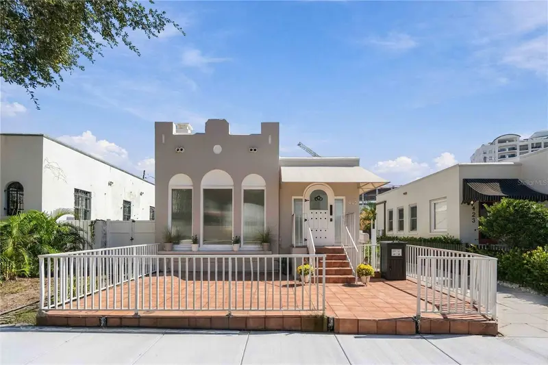 417 BURNS COURT, SARASOTA, photo 3 of 59
