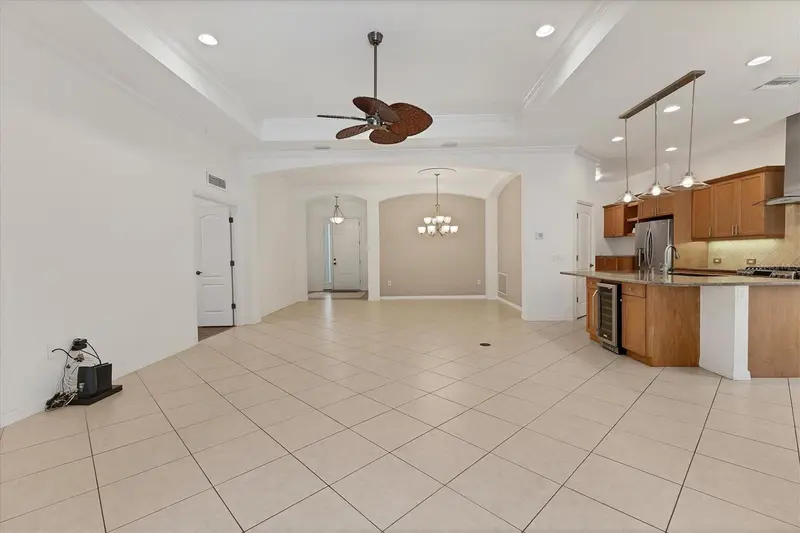 7236 LISMORE COURT, LAKEWOOD RANCH, photo 3 of 48