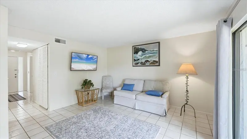 3025 QUAIL HOLLOW #3025, SARASOTA, photo 4 of 19